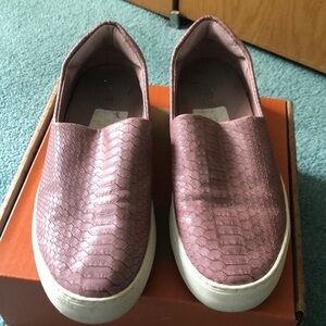 Woman’s leather flats